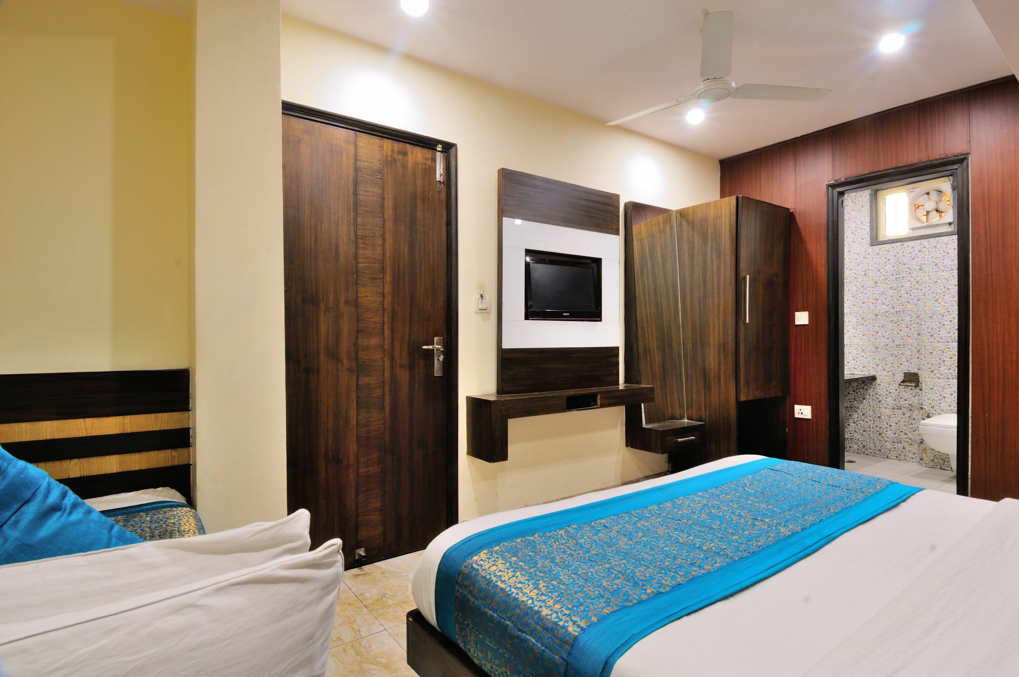 Hotel Gold Star Inn - Paharganj New Delhi Exteriör bild