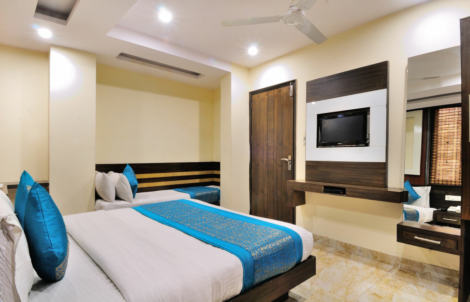Hotel Gold Star Inn - Paharganj New Delhi Exteriör bild